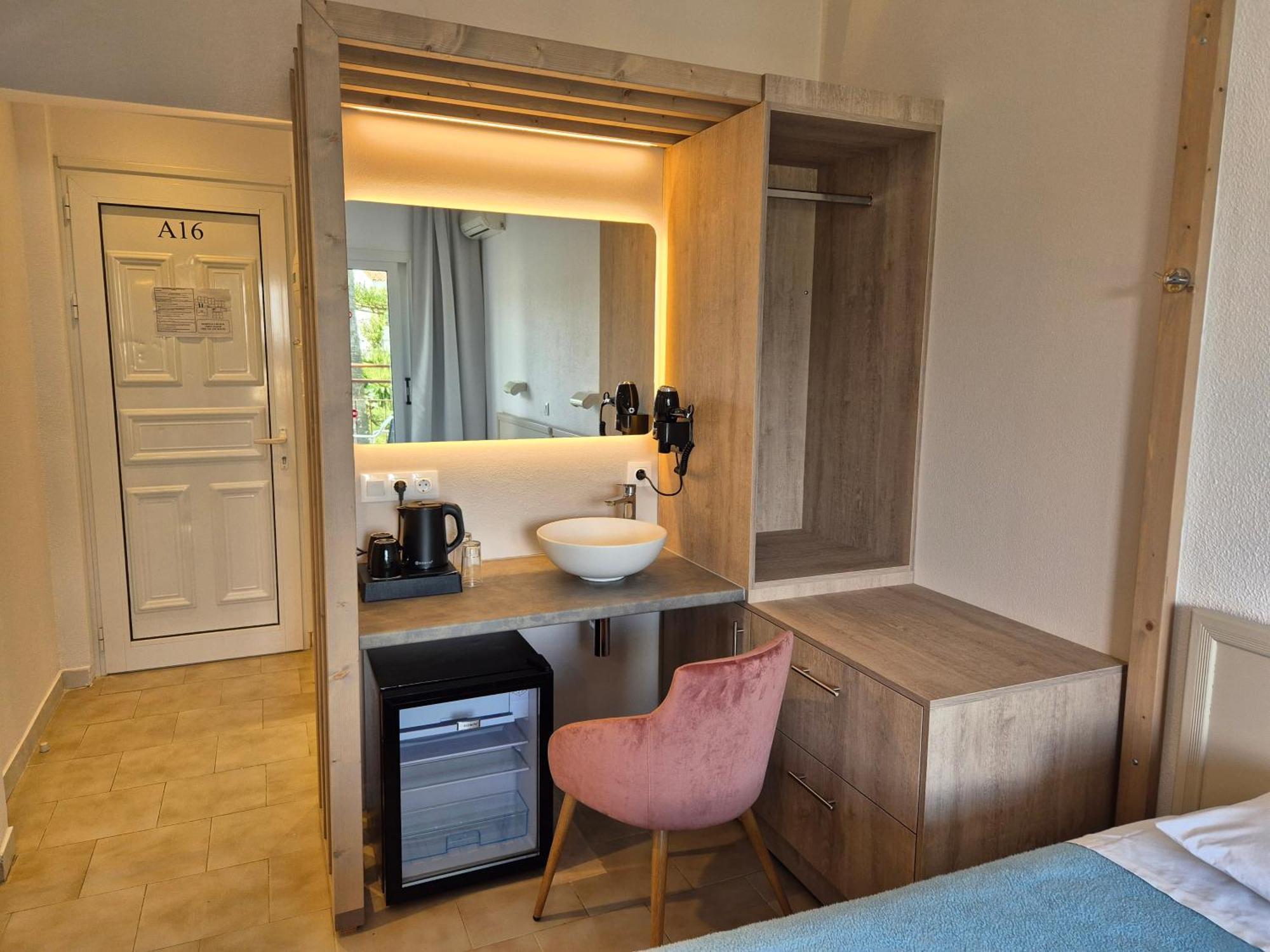 Morfeas Hotel Kávos Eksteriør billede